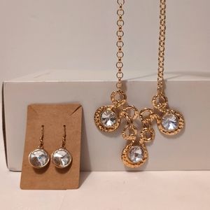 Lovely Jewelry Set Earrings and Necklaces In  Gold.